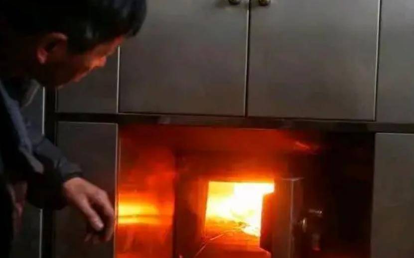 火葬场出一上联：“早来晚来早晚得来”，下联一出，让人很不舒服-第6张图片-太平洋在线下载
